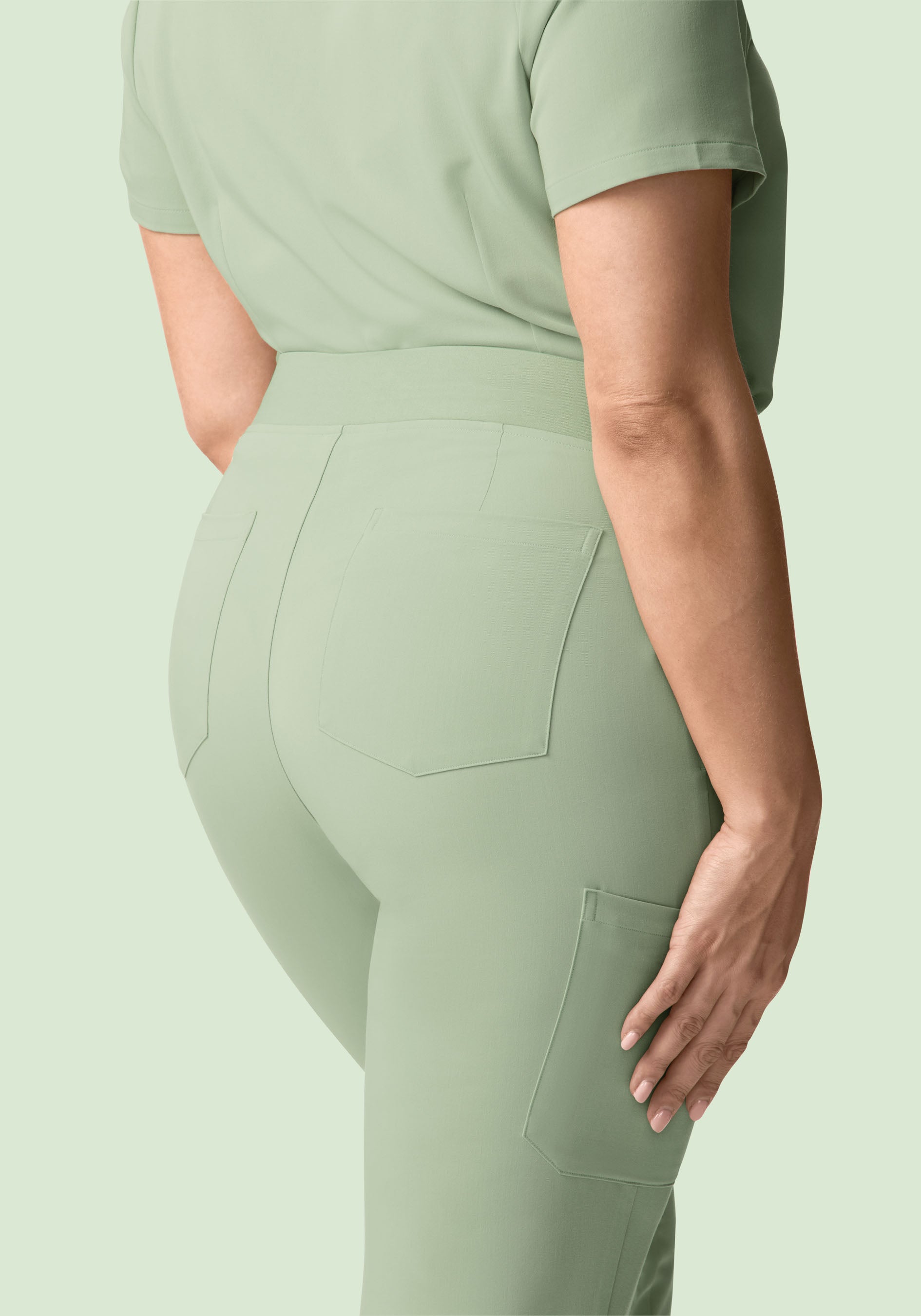 9 Pocket Joggers Green Tea