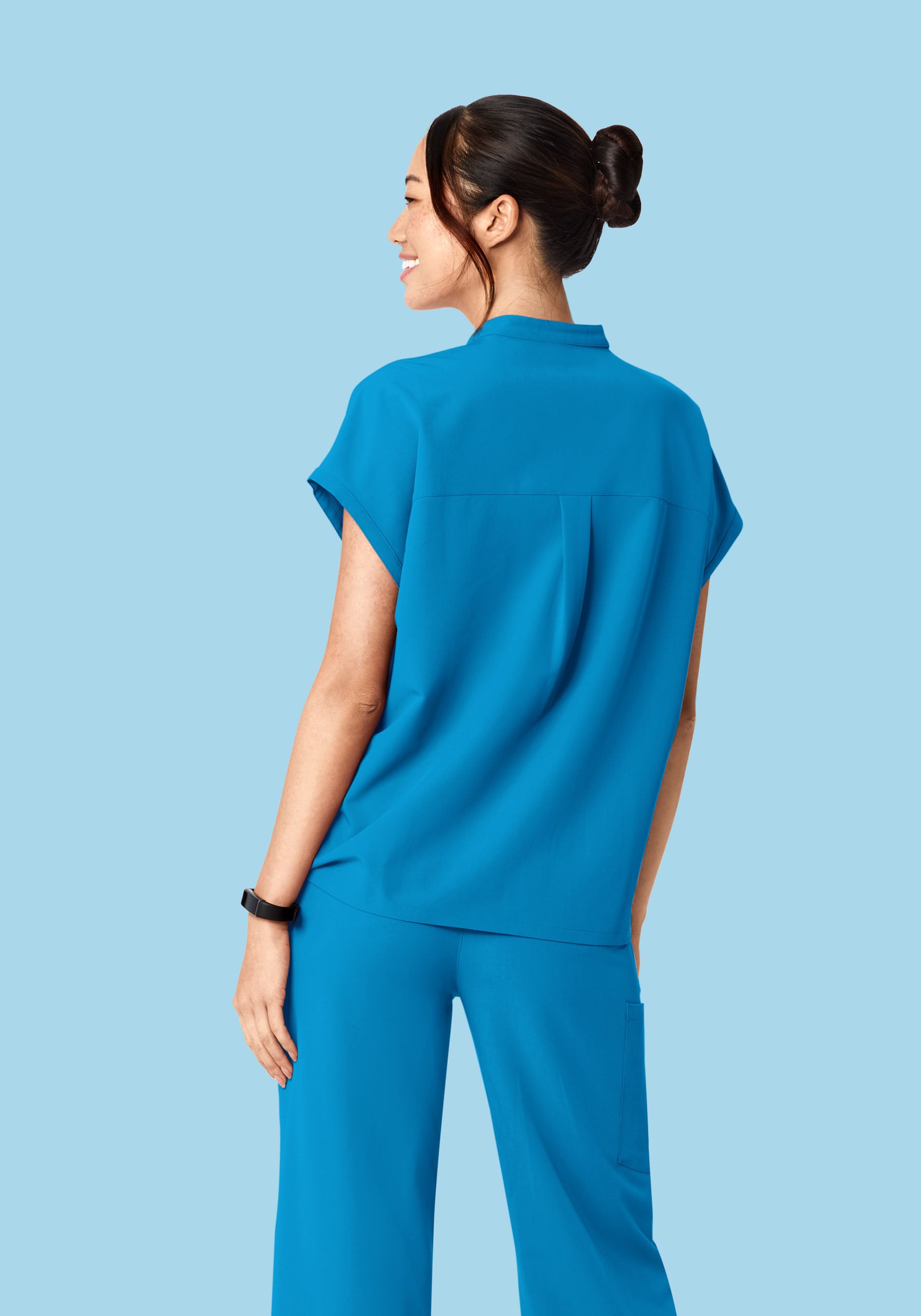 メーマン Women's Oversized Mandarin Dolman Scrub Top - Electric Blue